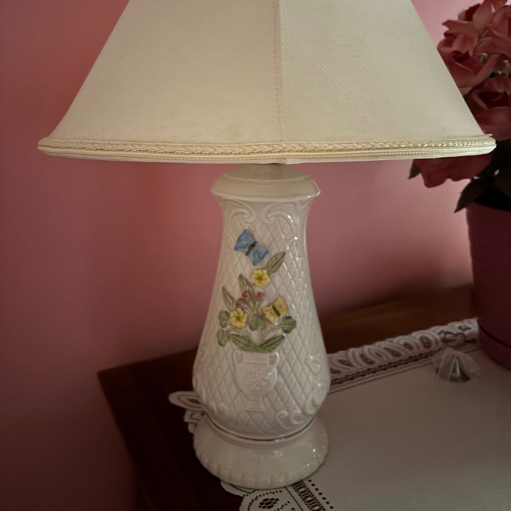 Belleek  Woodland Bouquet Lamp
